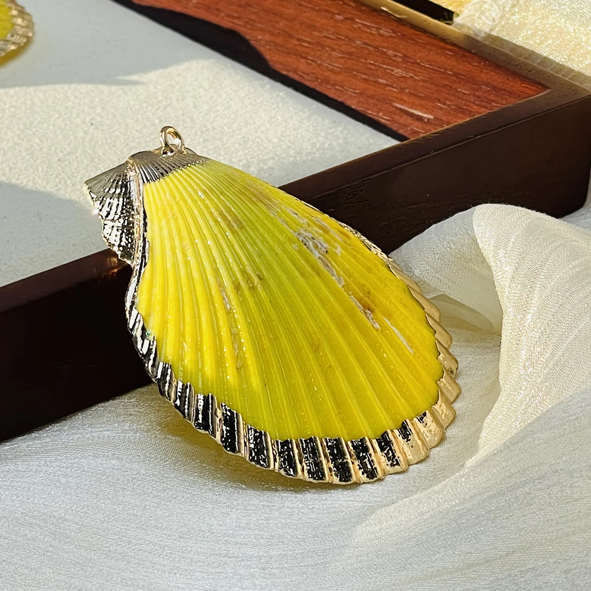 10pc Natural Freshwater Yellow Shell Pendants Exquisite Conch Shell Charms For Jewelry Making DIY Necklace Accessories Wholesale