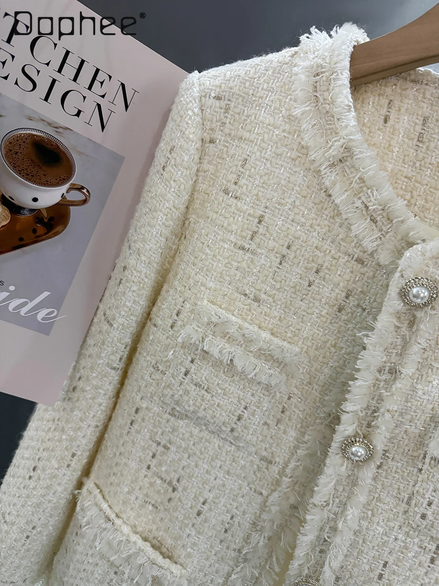 Cappotto corto in tweed da socialite di lusso leggero bianco sporco per donna Cappotto invernale allentato monopetto con nappa moda elegante girocollo