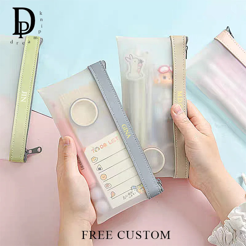 

Personalized Frosted Transparent Pen Pouch Engrave Initials PVC Fashion Luxury Travel Cosmetic Bag Student Simple Cute Pen Bag