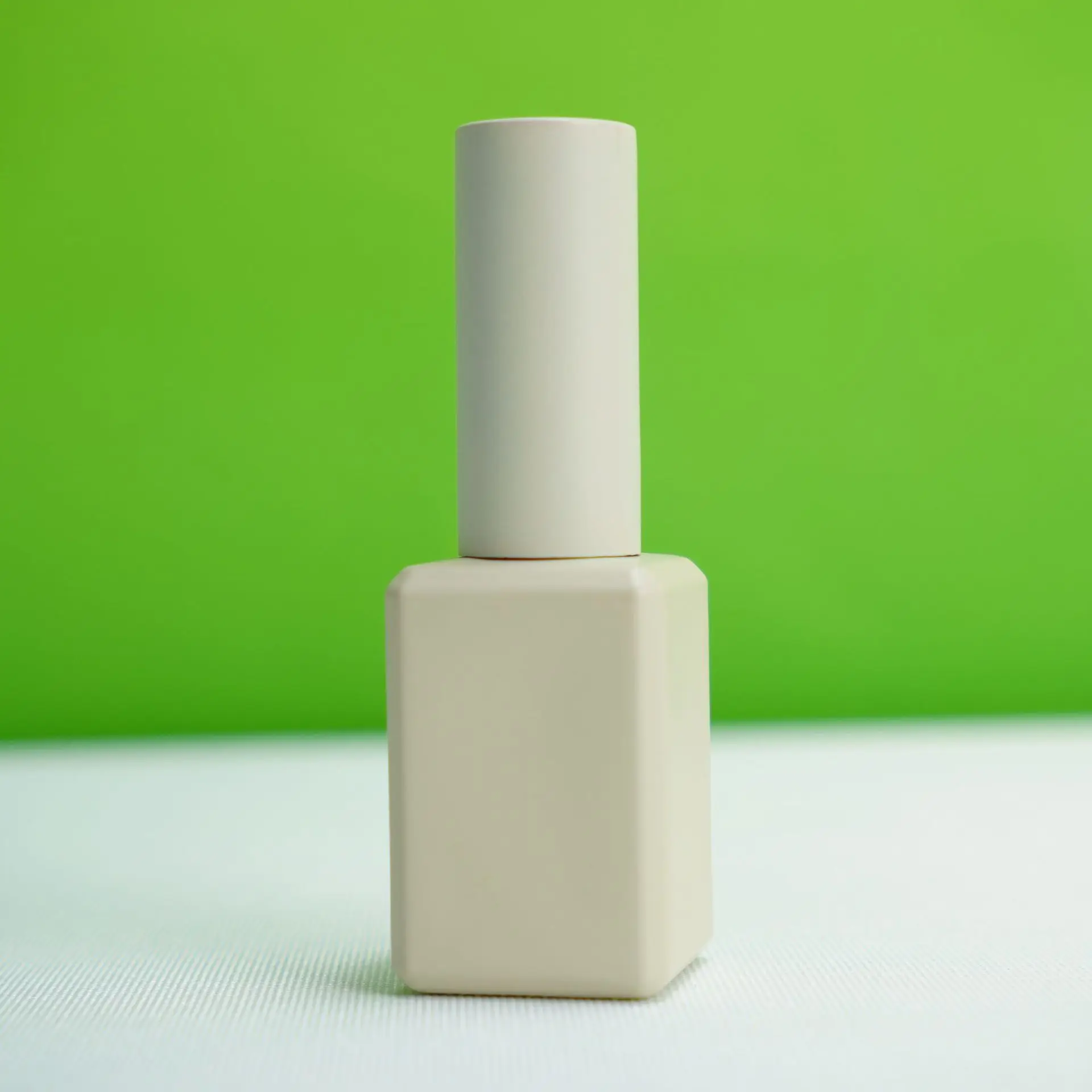 زجاجة طلاء أظافر بيج سعة 15 مل مع فرشاة حاوية زجاجية فارغة لزجاجة جل الأظافر القابلة لإعادة الملء