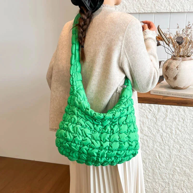 

2025 Winter New Women Large Capacity Crossbody Bag Niche Retro Style Commute Shoulder Bag Down Jackets Fashion Casual