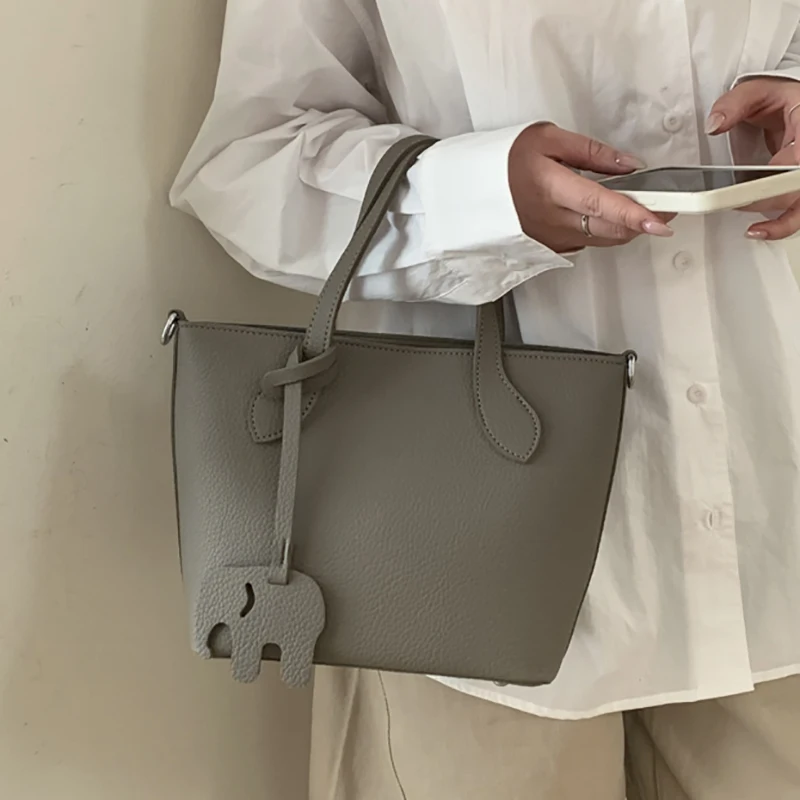 

Модная роскошная женская сумка с подвеской в виде слоника, мягкая сумка из искусственной кожи в ретро-стиле, трендовая сумка через плечо для повседневного использования