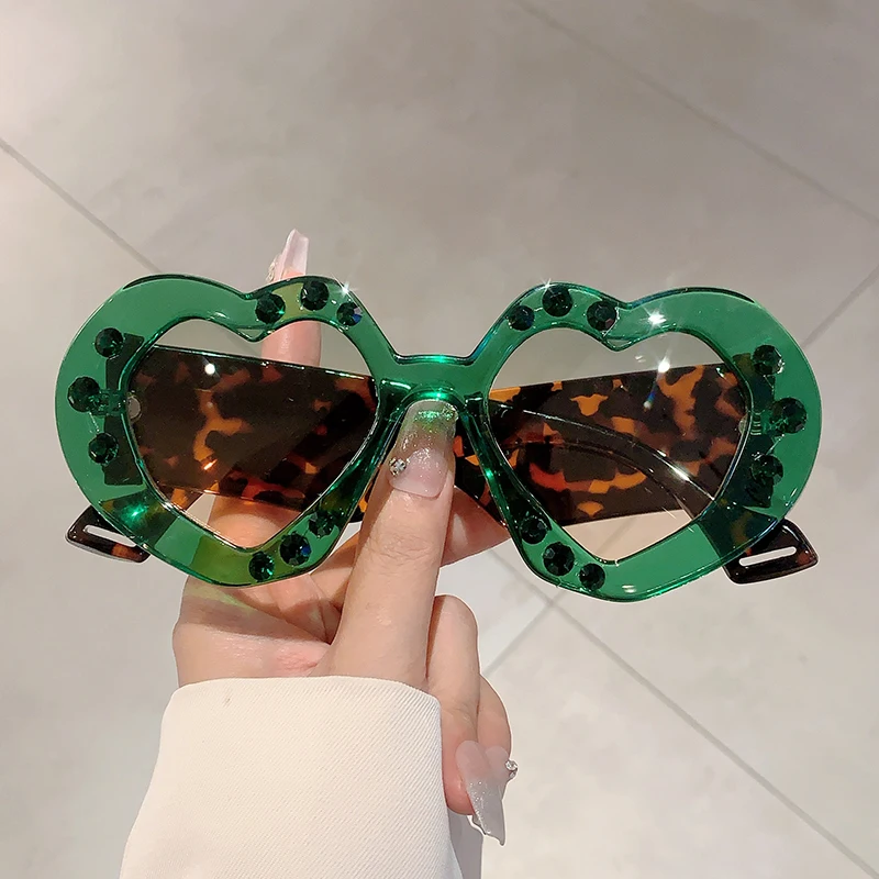 KAMMPT Fashion Heart Designer Shades Clear Rhinestone Colorful Ladies Sunglasses Luxury Brand Women's Sun Glasses for Beach