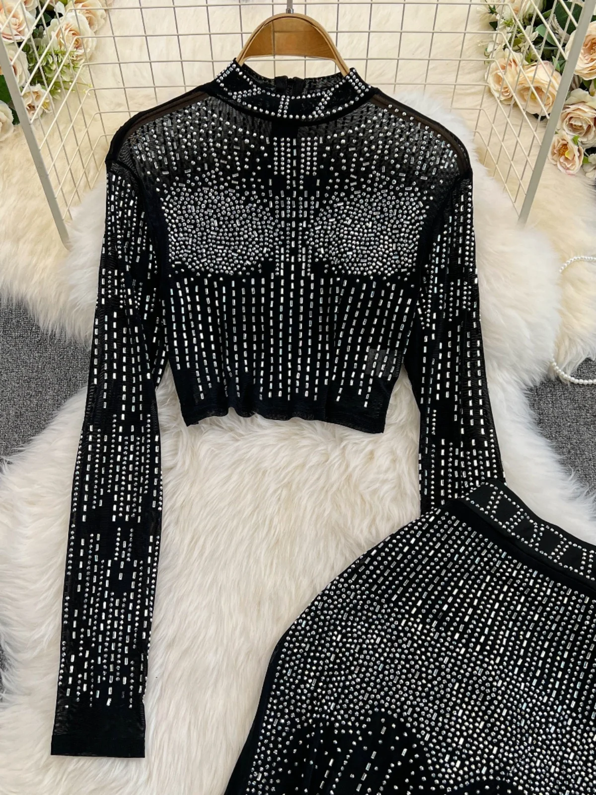 

Элегантный комплект из топа и юбки с длинными рукавами, инкрустированный стразами, женский модный костюм из двух предметов, роскошный, с богатой отделкой.