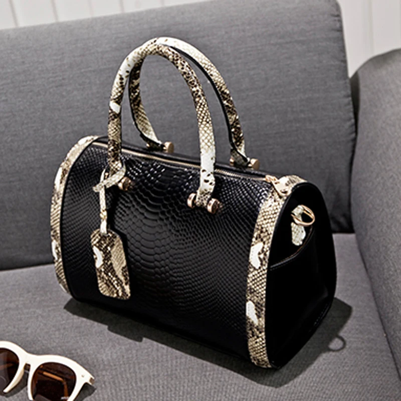 2024 New Women\'s Fashionable Snake Pattern Boston Handbag, Large-Capacity Multi-Compartment Double Handle, Detachable Shoulder Strap, Can Be Worn on