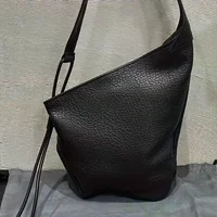 2025 Nuevo bolso de mano con cuerno de burbuja: bolso de hombro tipo bandolera negro minimalista con cierre de cremallera, uso diario informal y profesional