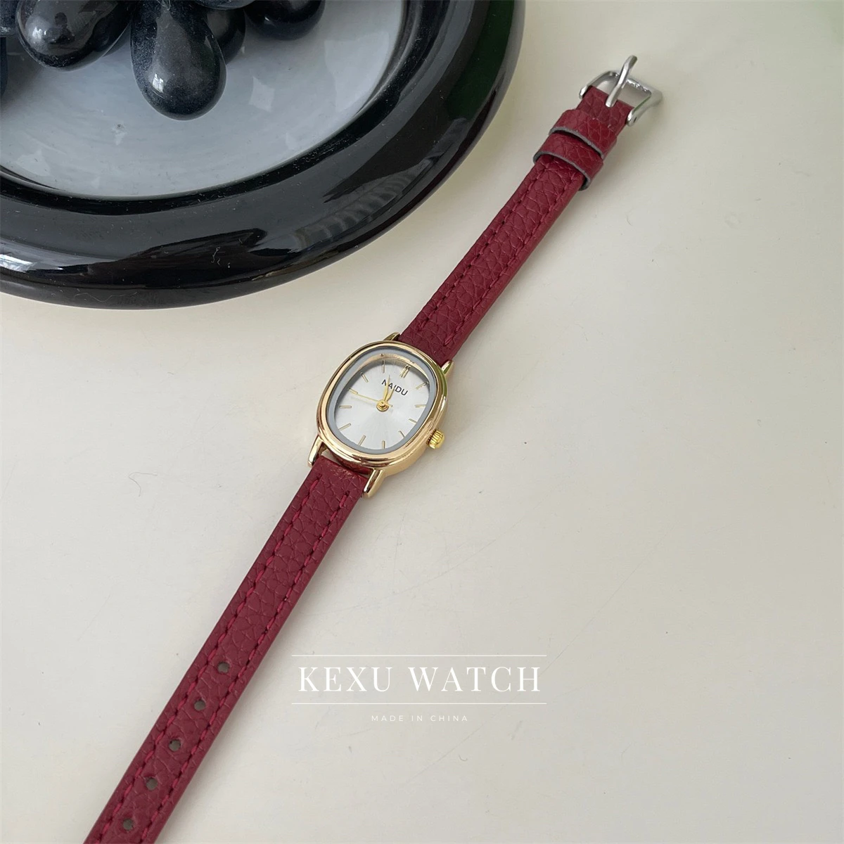 NAIDU Watch, Dainty Brown/Red/White/Green/Black Leather Strap Women's Watches, Elegant Oval Face Ladies Watches Wholesale