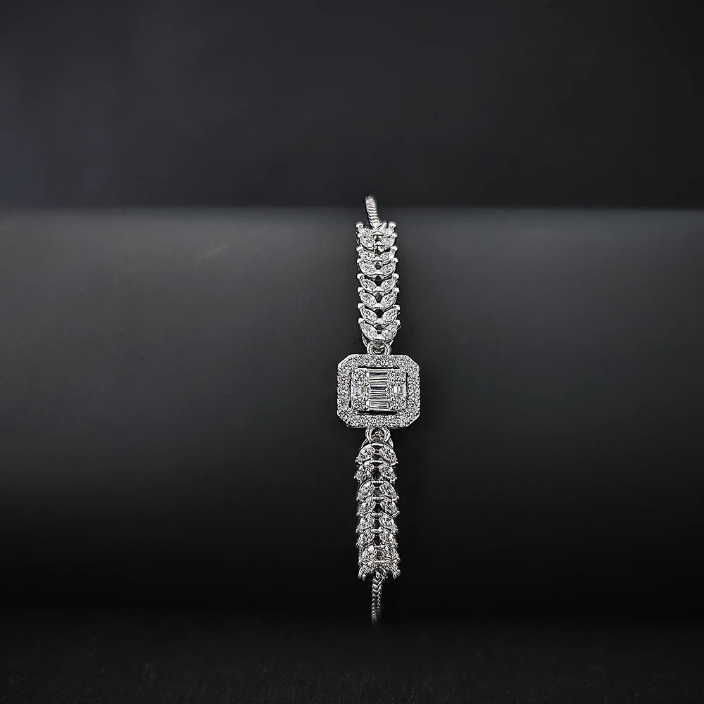 2024 New Arrival Unique Design Trendy Silver Color Bracelet Bangle for Women Valentine\'s Day Gift Jewelry Wholesale Z75