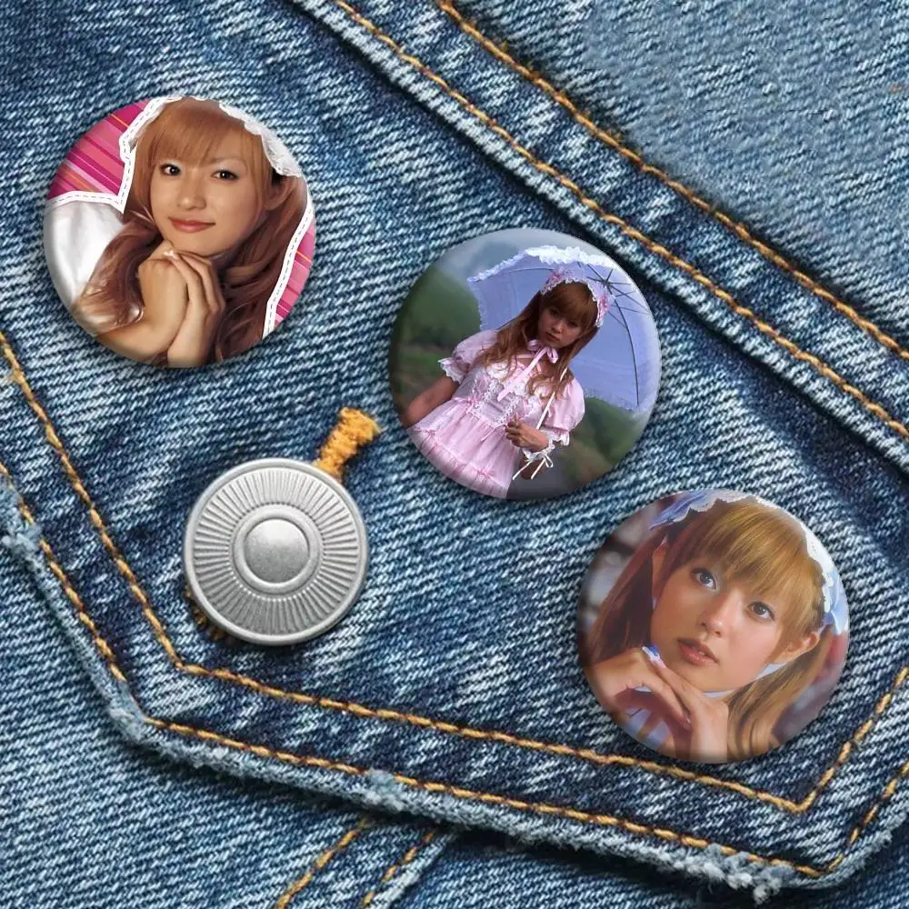 Kamikaze الفتيات موموكو شارات أنيمي شارة ليزر مستديرة الكرتون بروش الملابس على ظهره اكسسوارات التلبيب #4