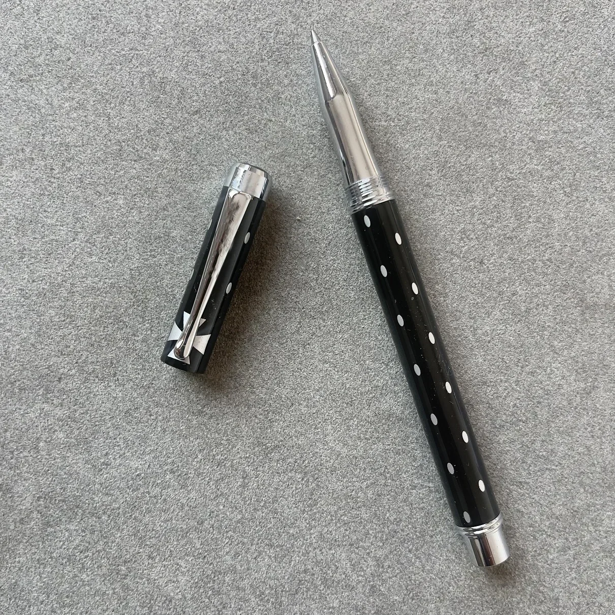 

Luxury Limited edition Hemingway Signature Writing Pen Rollerball Pen Ballpoint Pen logo