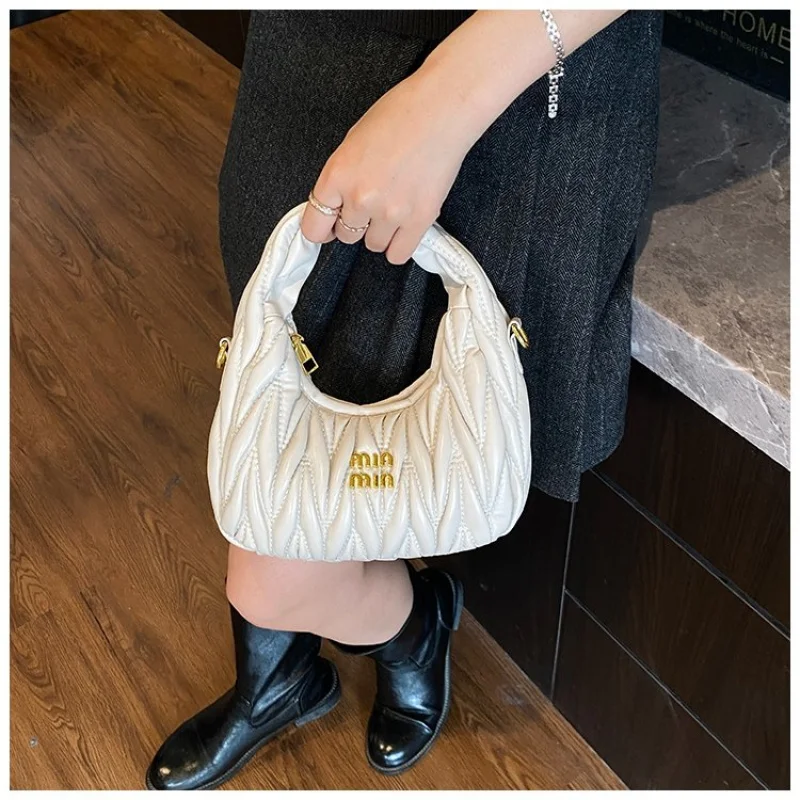 

Luxury Women's Tote Bag Made Of Fine Leather Boasting Casual Simple Vintage And Paris Trendy Chic Look​