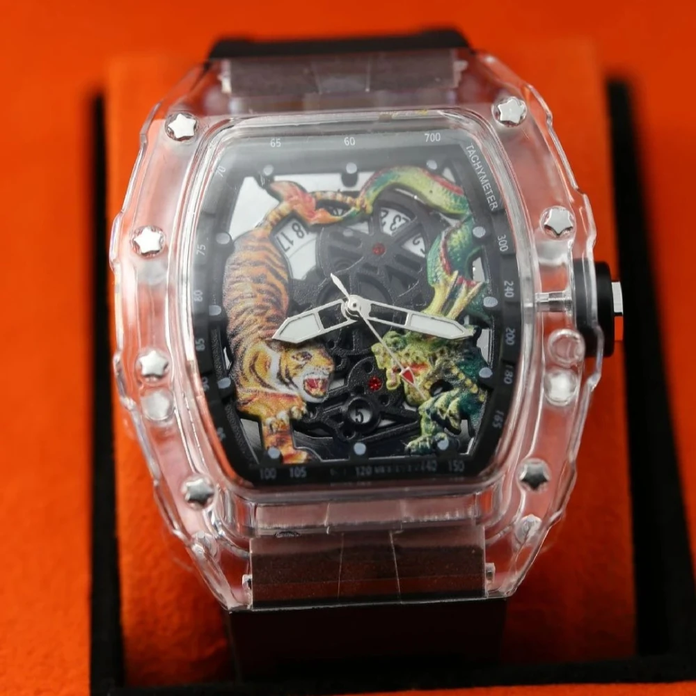 

Классические кварцевые часы для мужчин с гравировкой в форме дракона и тигра, светящийся циферблат, резиновый ремешок, мужские часы из стали