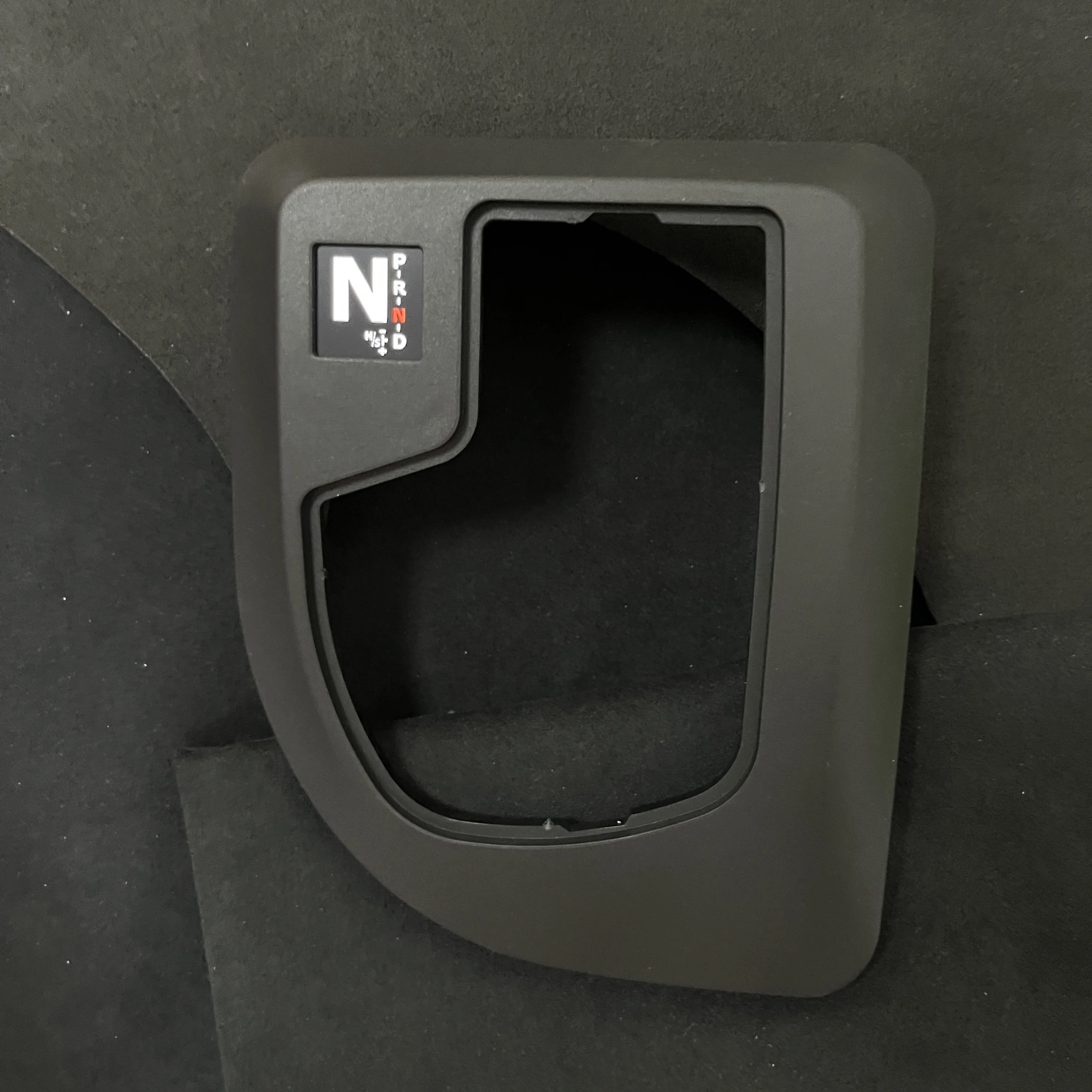 Suitable for BMW E60/E61 models from 2004 to 2007, for LED high-definition gear‑shift indicator upgrades and modifications.