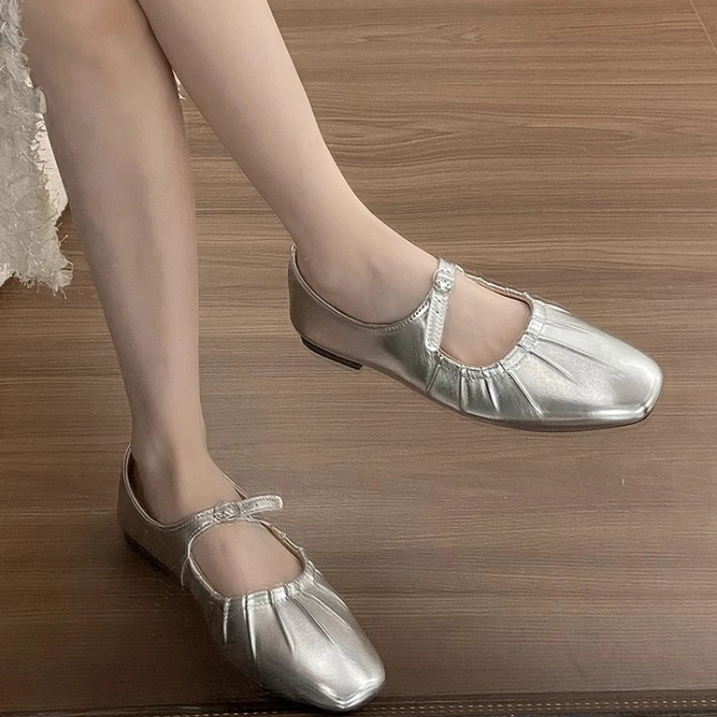 

Женские летние сандалии Мэри Джейн на плоской подошве с мягким жатым верхом, туфли-лодочки с острым носком, кожаные балетки из микрофибры с пряжкой на ремне