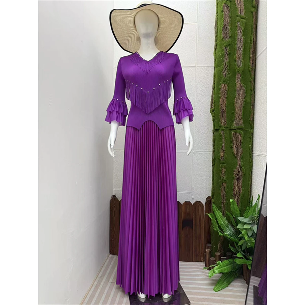 

Trendy Women's Set Vacation style with Crystal-Encrusted Fringe Pleated Long Dress and Loose Blouse