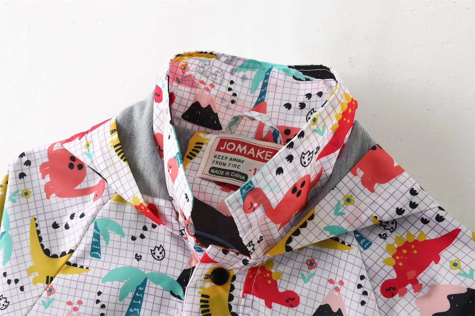 Cute Stylish Boy Star Graphic Raincoat: The Perfect Casual Raincoat for Kids!