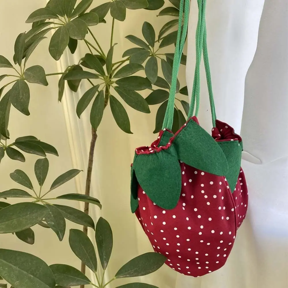 Borsa per la conservazione della borsa con coulisse alla fragola di grande capacità borsa per cosmetici in stile coreano borsa per strumenti di bellezza tascabile per il trucco