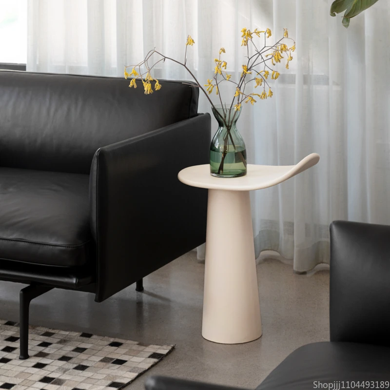 

Приставной столик скандинавским цветочным принтом — минималистичный акцентный столик для небольших помещений