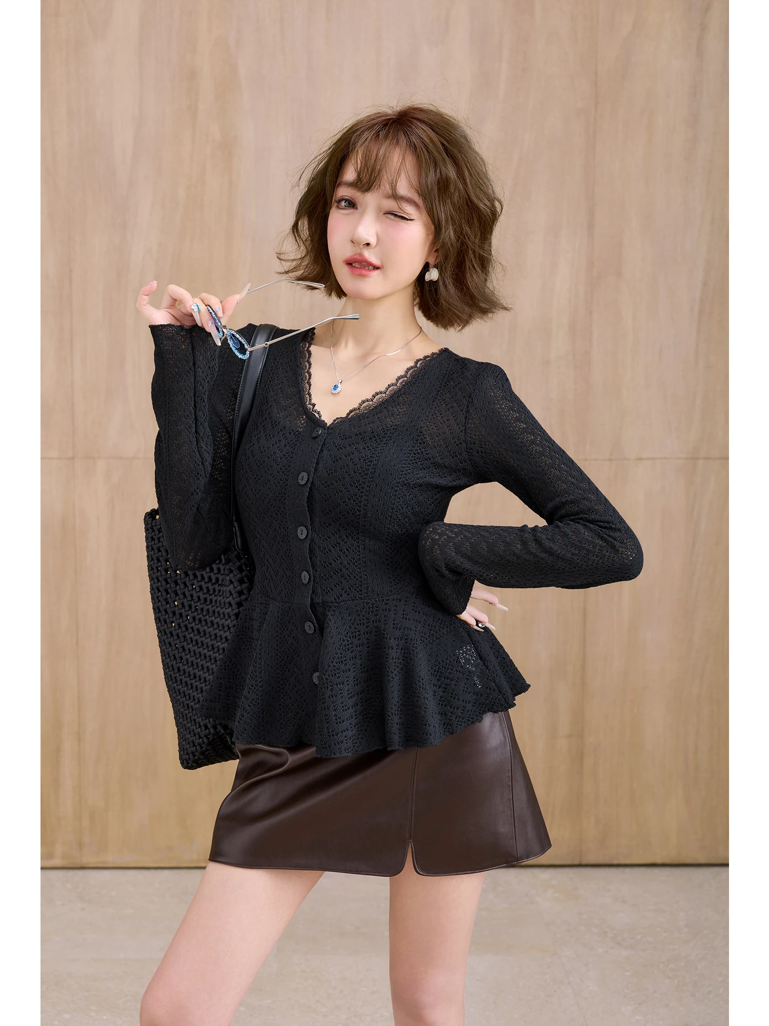 

Женский вязаный топ MIUCO Pure Desire с вырезами, V-образным вырезом, кружевной отделкой на талии, уникальный дизайн, длинный рукав, смесовый хлопок