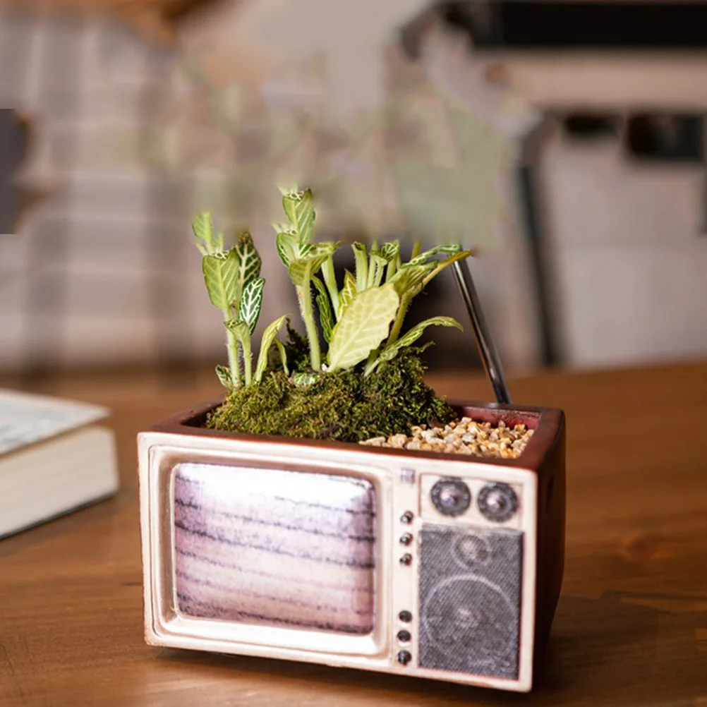 

Retro Shape Resin Flowerpot Red Creative Indoor Outdoor Decorative Planter for Succulents Home Garden Art Craft Ornament