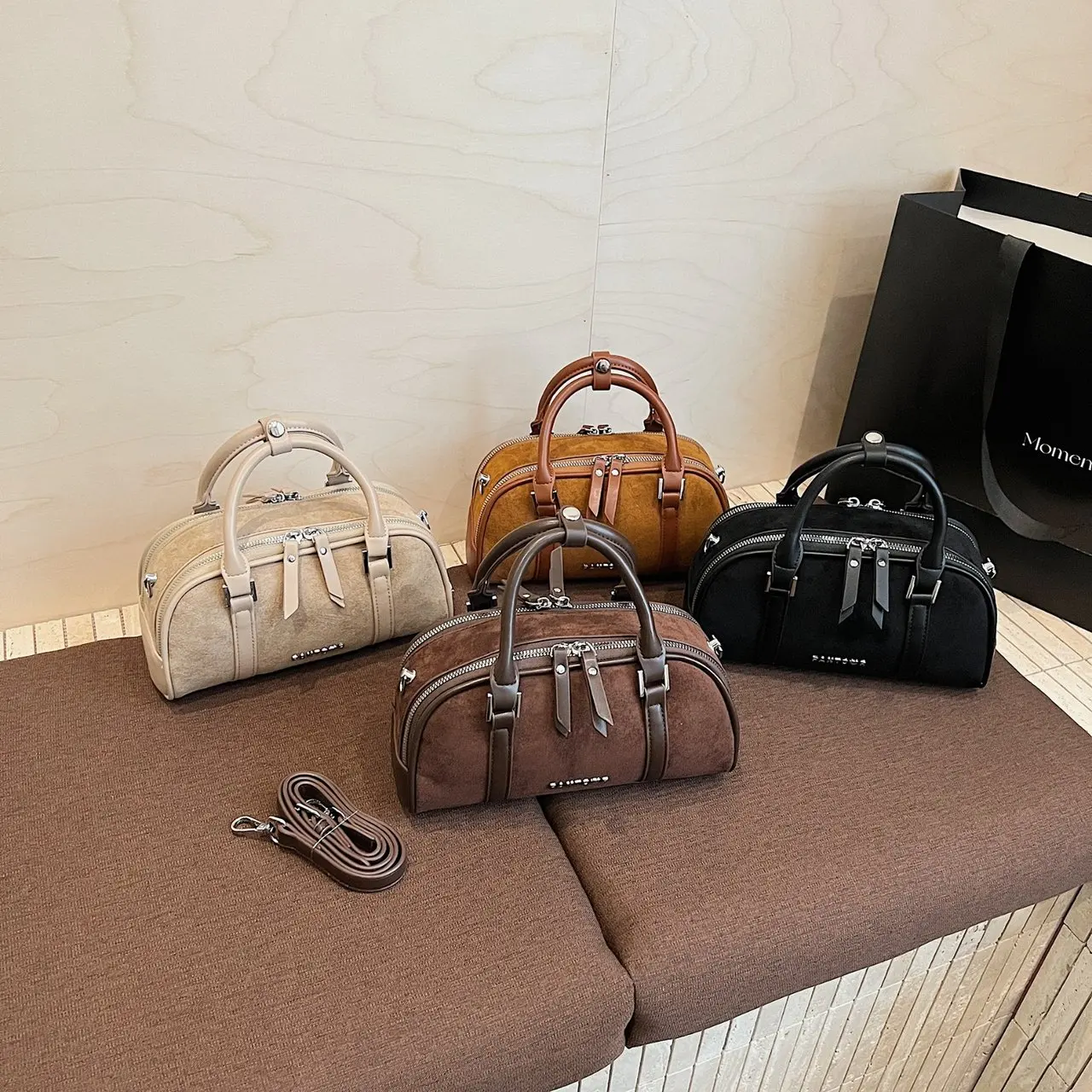 

Elegant Leather Classic Designer Paris Fashion Large Capacity Messenger Bag Best Superstar Show Trendy Vintage