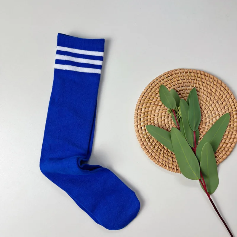 Kinderbekleidungszubehör Kindersocken Gestreifte Studentensocken Mehrfarbige Mädchen-Kniestrümpfe Baumwollsocken im College-Stil
