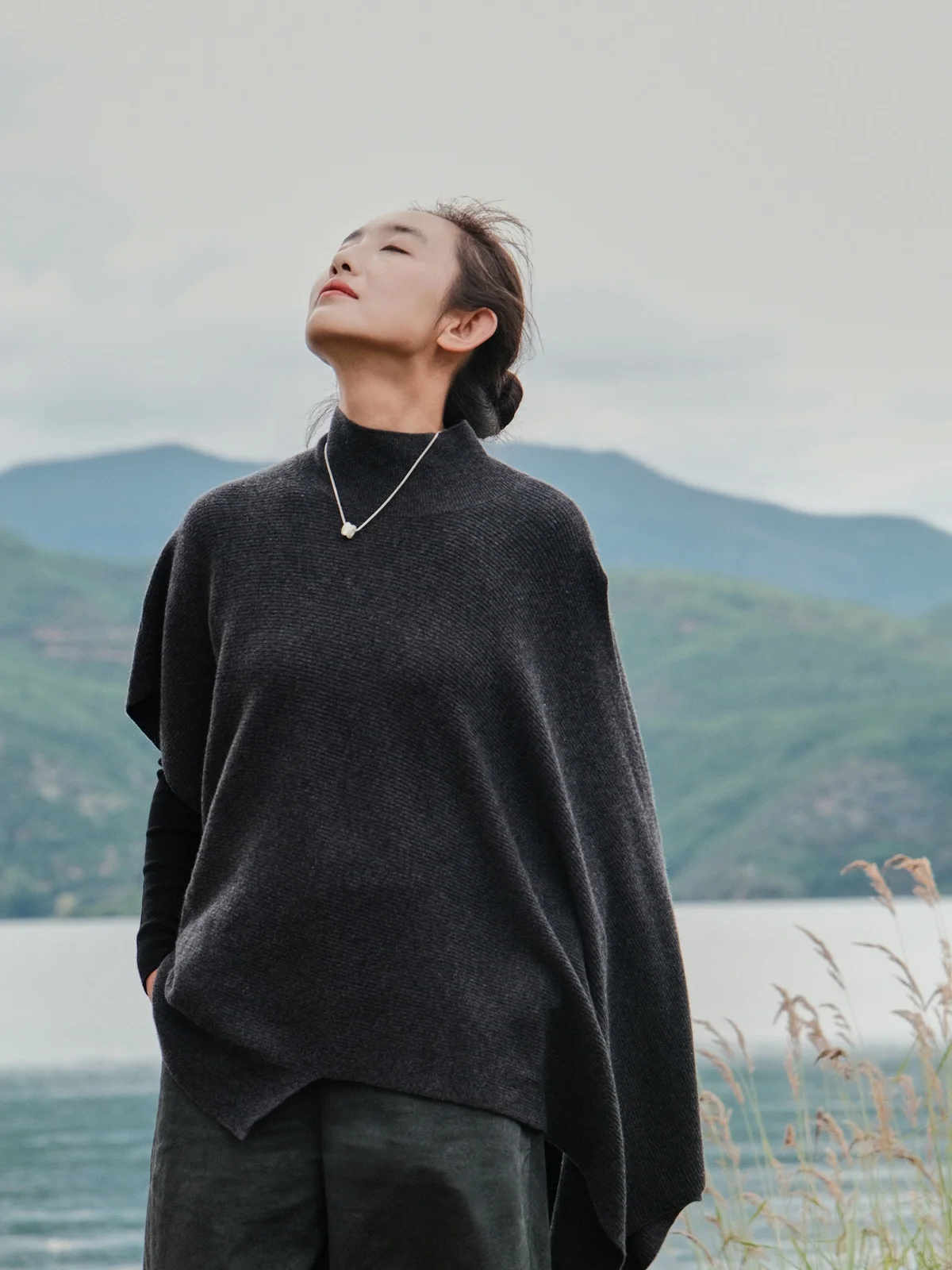 

Vitatha Batwing Sve Woolen Knitted Dr Top Autumn Winter Two-Way Wear Split Cowl Ne Longline Sweater for Women