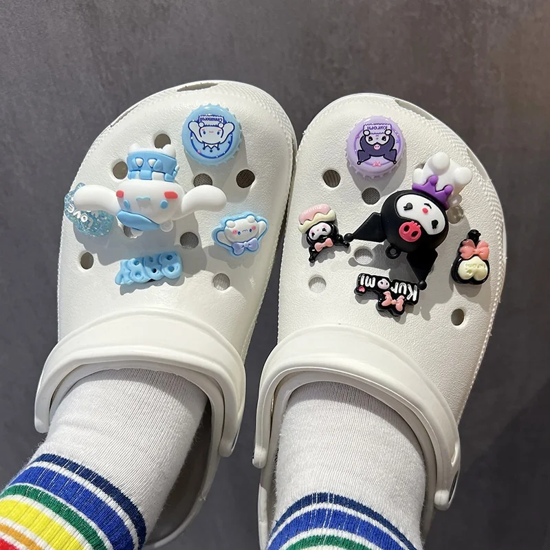 Miniso Cartoon 3D Postura seduta Riso nero Grandi orecchie Cane Fascino Accessori per scarpe Fai da te Scarpe da giardino Sandali Decorazione Regali