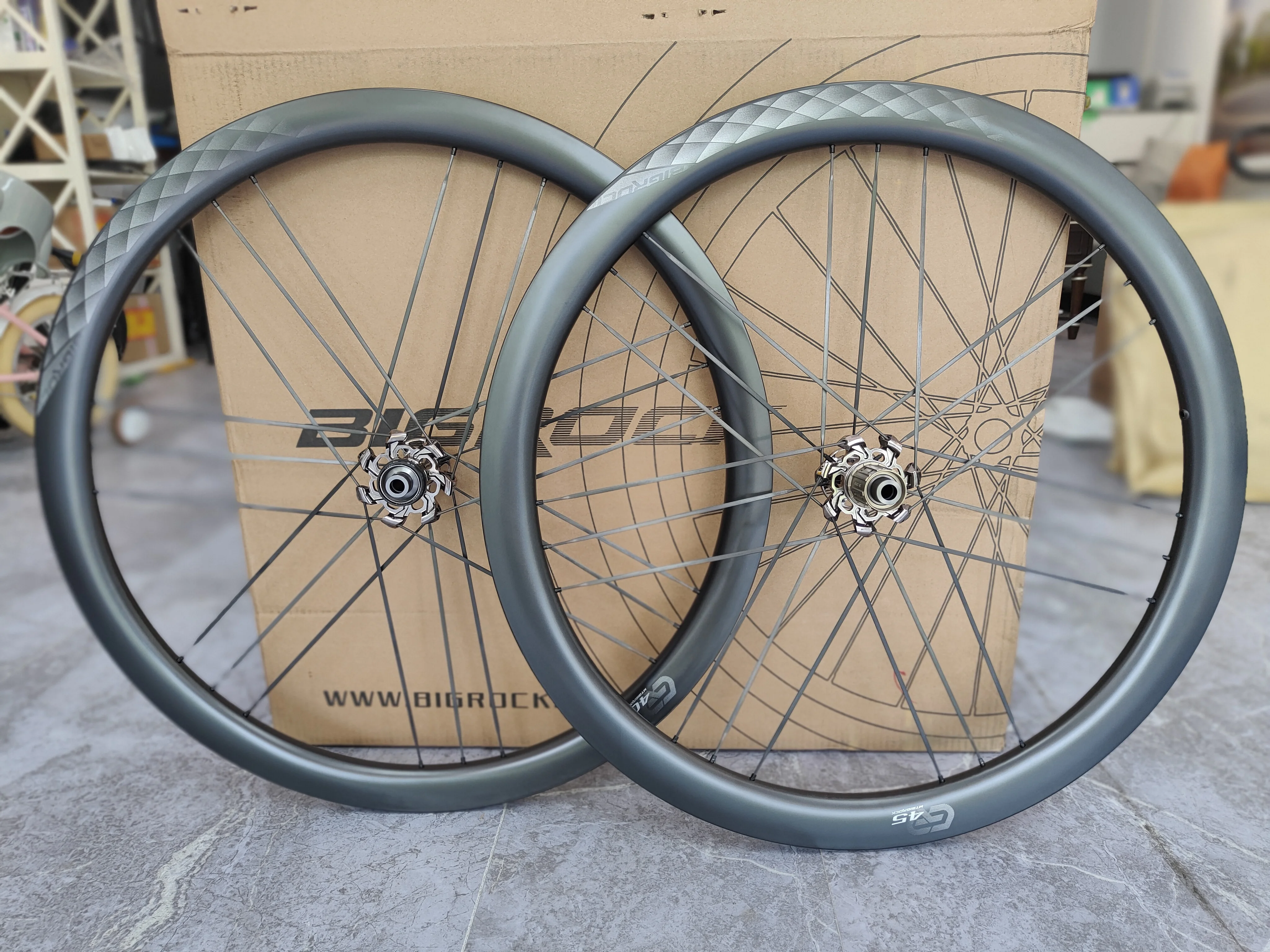 

New Bigrock 700C*45/50mm 36T Ratchet ceramic Carbon Wheelset Clincher Disc Brake carbon Bicycle wheelset for HG/XDR hub