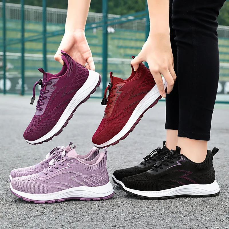 Walking shoes for women\'s spring 2024 sports have a textured, breathable, comfortable and high-quality single shoe trend