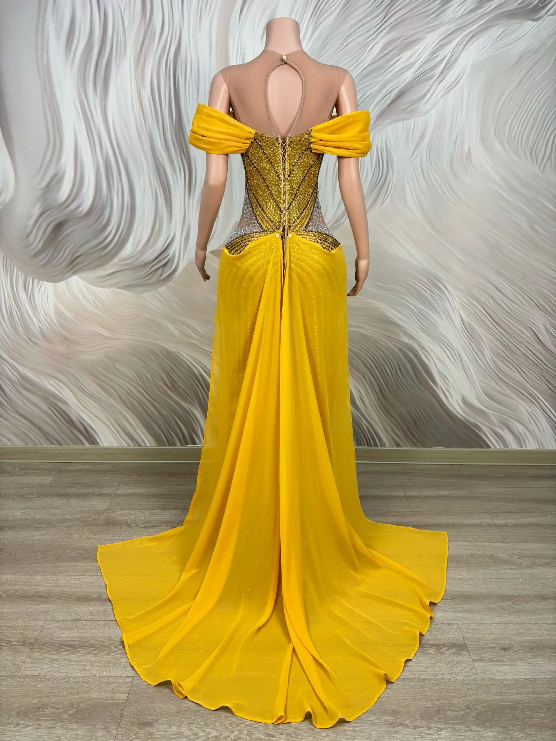 

Yinxing Luxury Women Party Evening Gown Shiny Gold Diamond Slit Long Dress 15th Quinceanera Dress Birthday Cocktail Prom Gowns