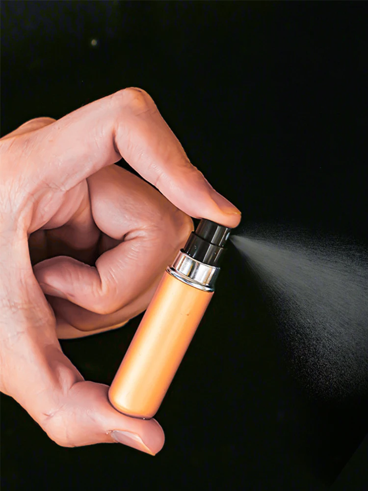 Atomizer do perfum Przenośny pojemnik na płyn do kosmetyków Podróżny mini aluminiowy spray do pustych butelek wielokrotnego napełniania