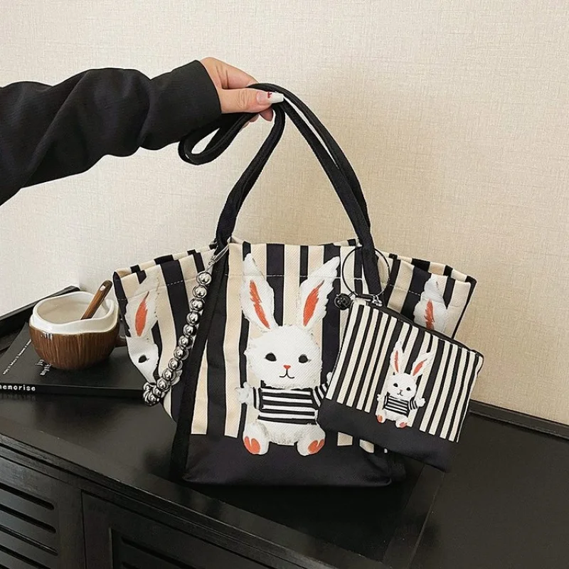 

Designer Look Leather Crossbody Bag For Women: Elegant Messenger Style Shoulder Bag, Popular Chic Ladies Handbag