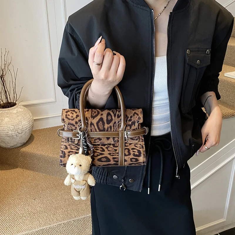 

Осень 2024, новый популярный дизайн, большая вместительная сумка, женская высококачественная текстурированная модная нишевая сумка через плечо