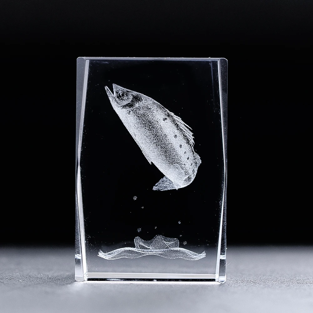 

Crystal Inner Carved Fish Cube Ornament 3D Laser Engraving Glass Craft Souvenir Gifts Office Desktop Paperweight Home Decoration