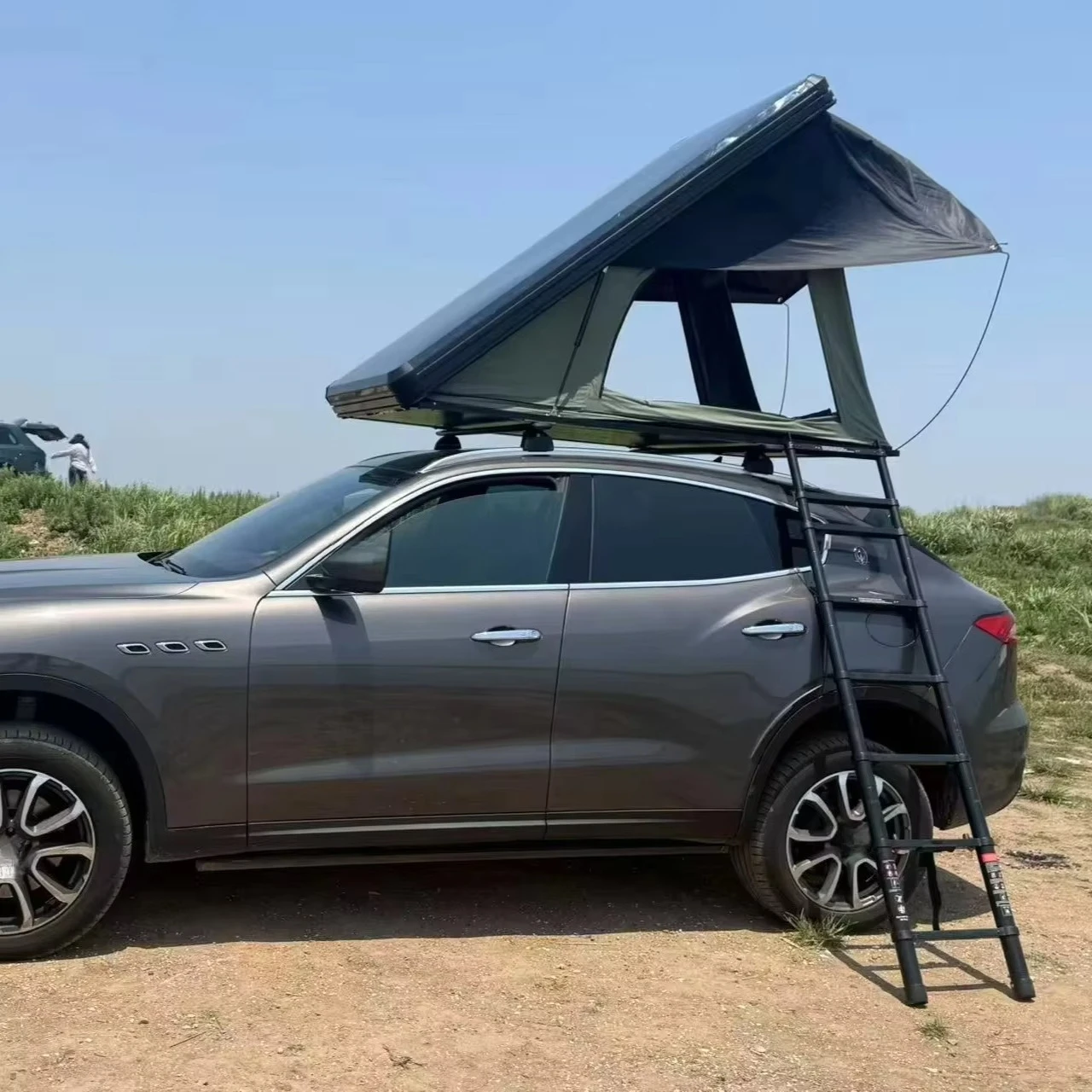 Durable  and Waterproof Roof Top Tent For Outdoor Adventure Reliable Camping Equipment Truck Wedge Canopy Camper