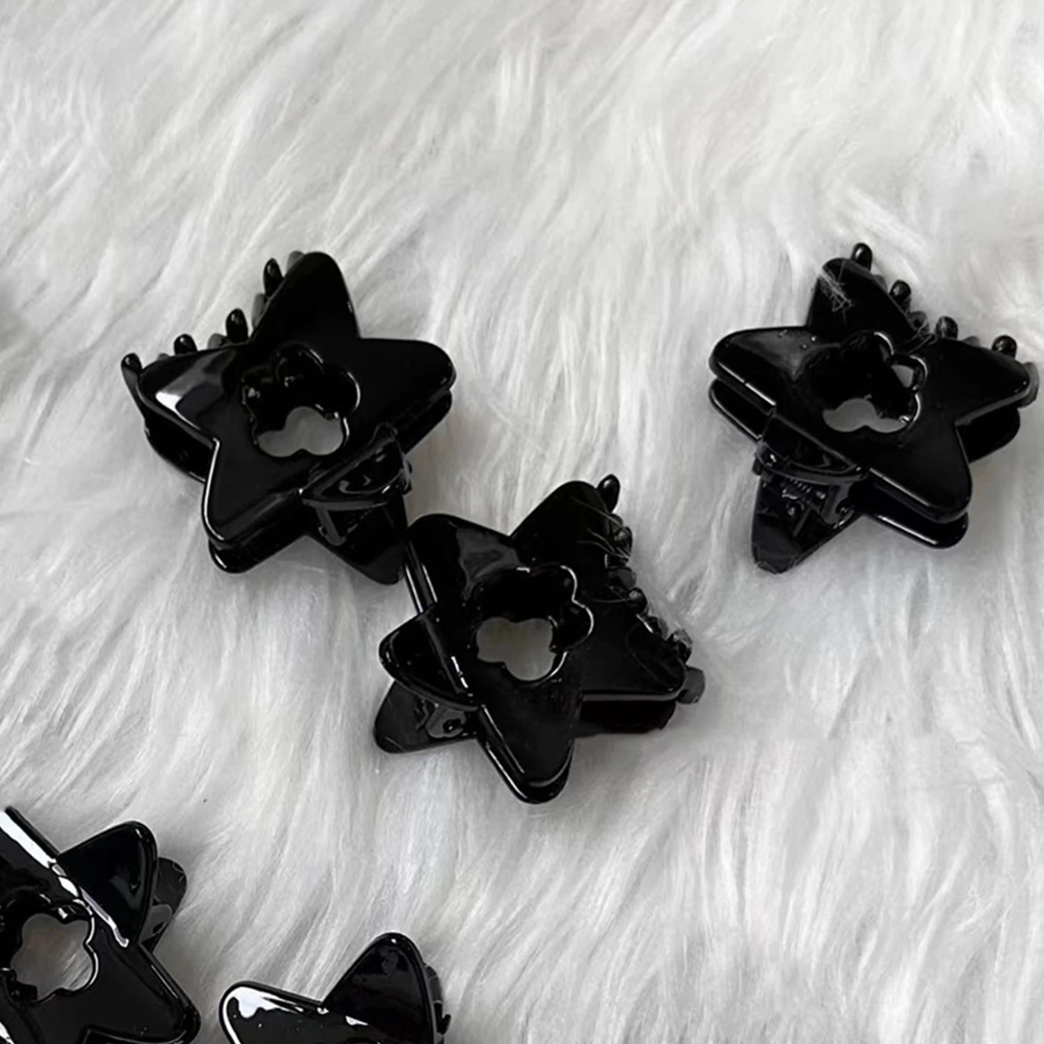 Y2K Black Star Clamping Clip Fashion Sweet Black Hollow Star Flower Spicy Girl Punk Shark Hair Claw Hair Pins Barrettes