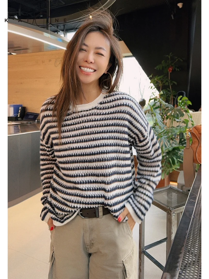 

Tang Jialing Sister "Warm Magic" White Silk Camere Striped Knitted Sweater Baatone Commute Sle Loose Fit Long...