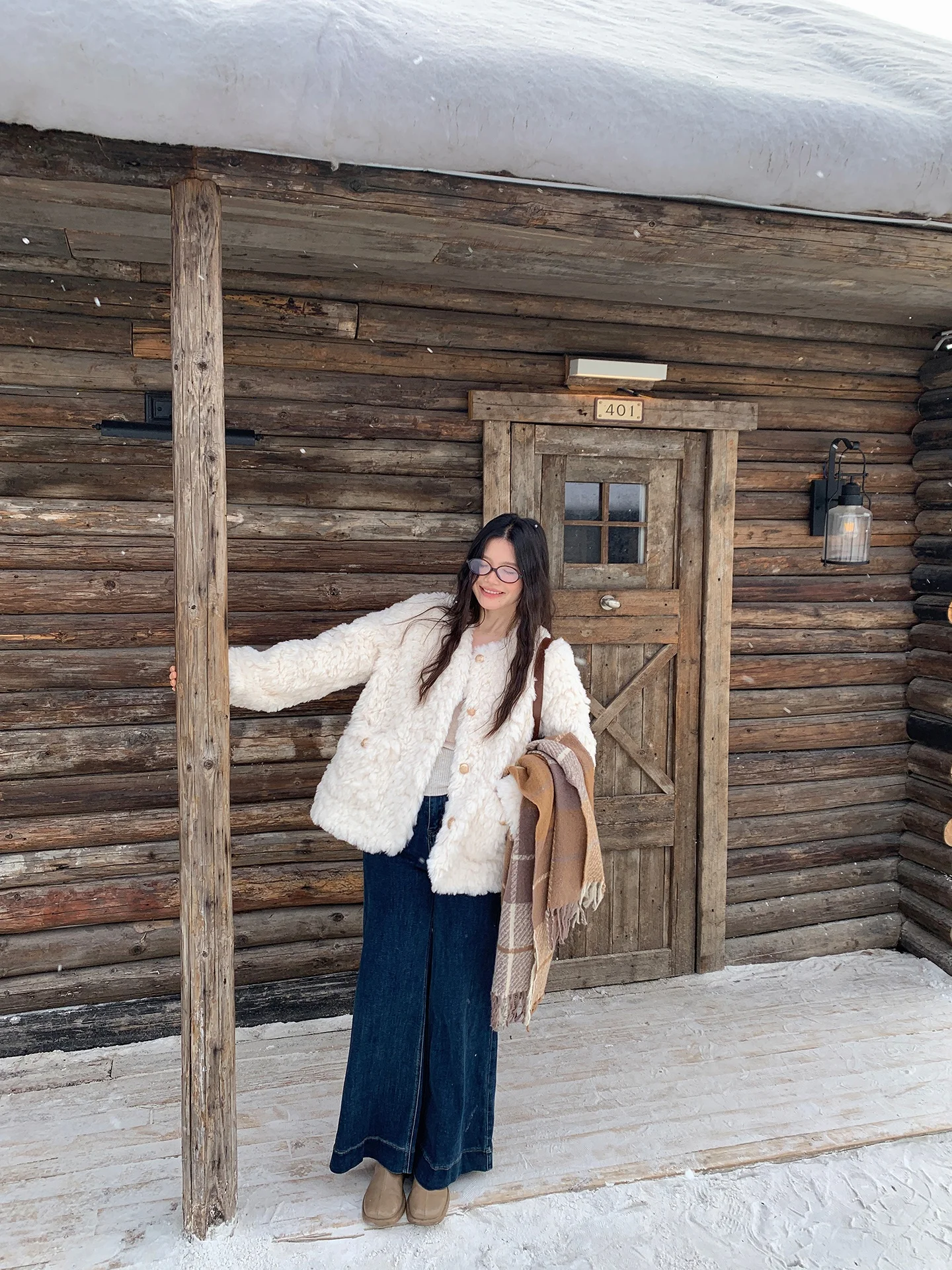 Jaqueta Feminina Masalady Studio de Couro e Pele Integrados, Branca, Quente, Sensação de Luxo, Caimento Solto, Manga Longa, Gola Redonda