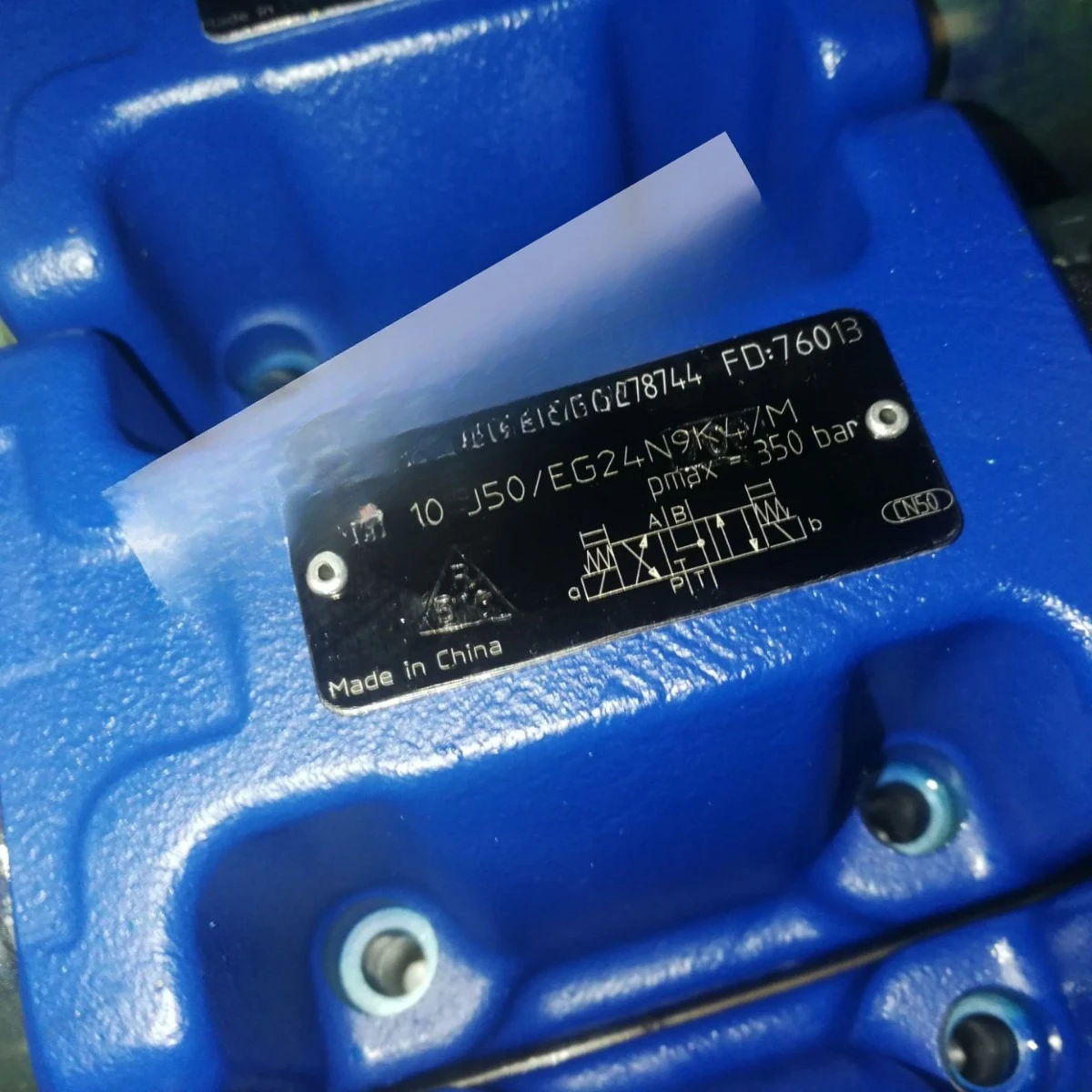 

Hydraulic valve Solenoid valve Proportional valve 4WE6E6X/EG24N9K4