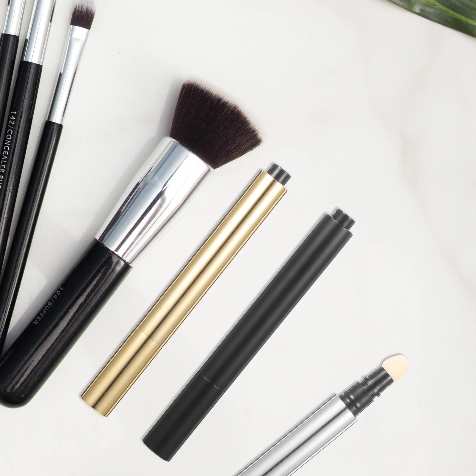 หลอดคอนซีลเลอร์เปล่า 4 ชิ้น แบบพกพา ป้องกันการรั่วซึม สำหรับใส่ครีม DIY รองพื้นเหลว อุปกรณ์แต่งหน้า กล่องใส่เครื่องสำอางแบบพกพา