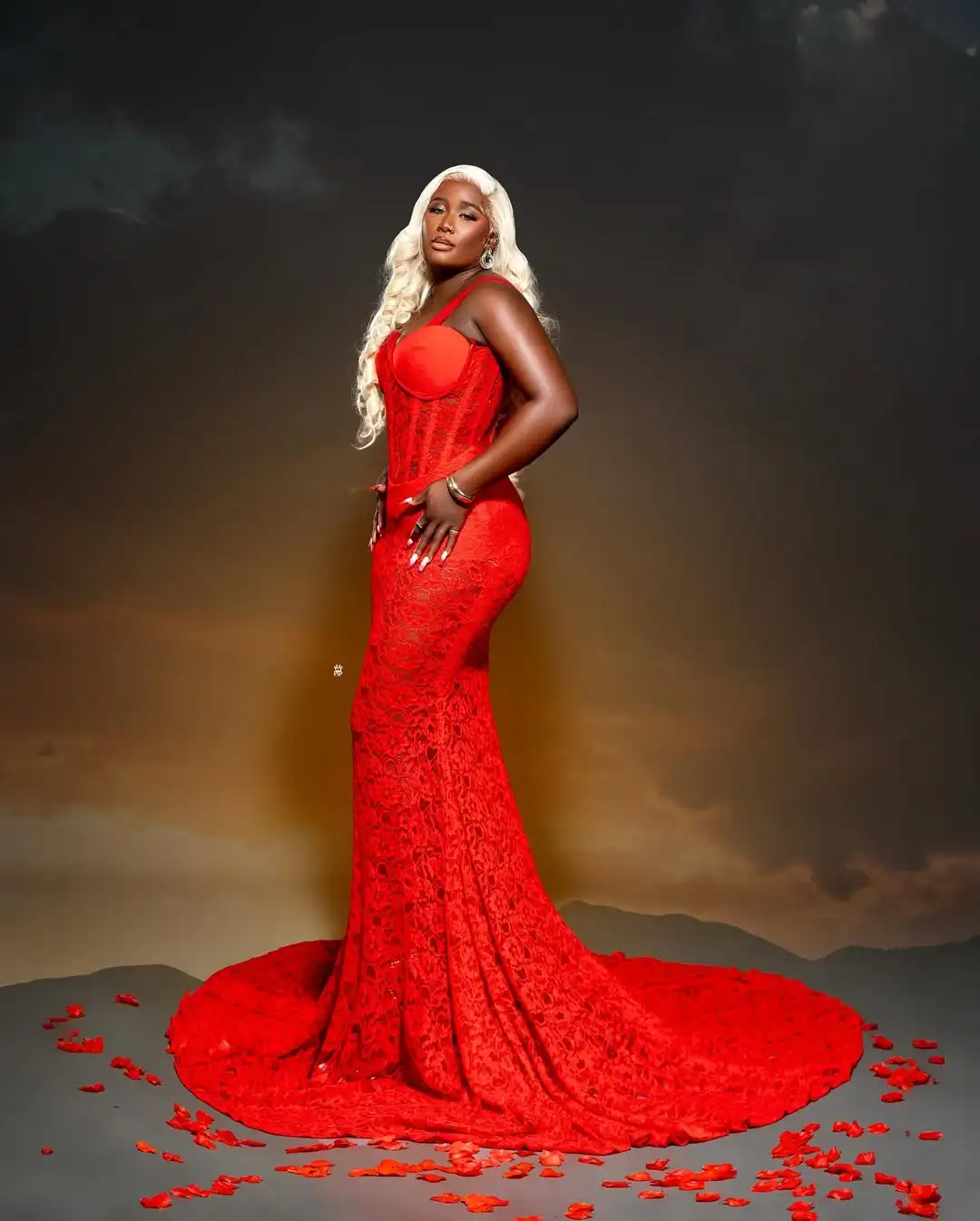 Charme Rote Spitze Meerjungfrau Abendkleider Aso Ebi Schatz Spaghetti Strap Lange Party Kleider Angepasst Runde Zug Robe de mariée