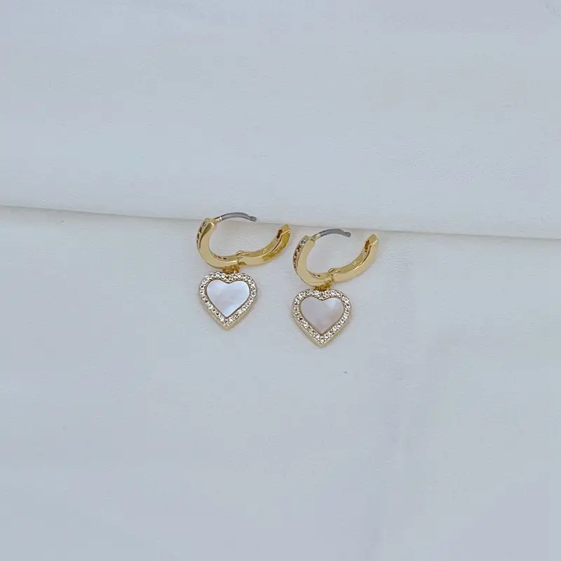 

KS European and American New Simple, Gentle and Sweet Niche Design Sense Love Shell Inlaid Zircon Earrings
