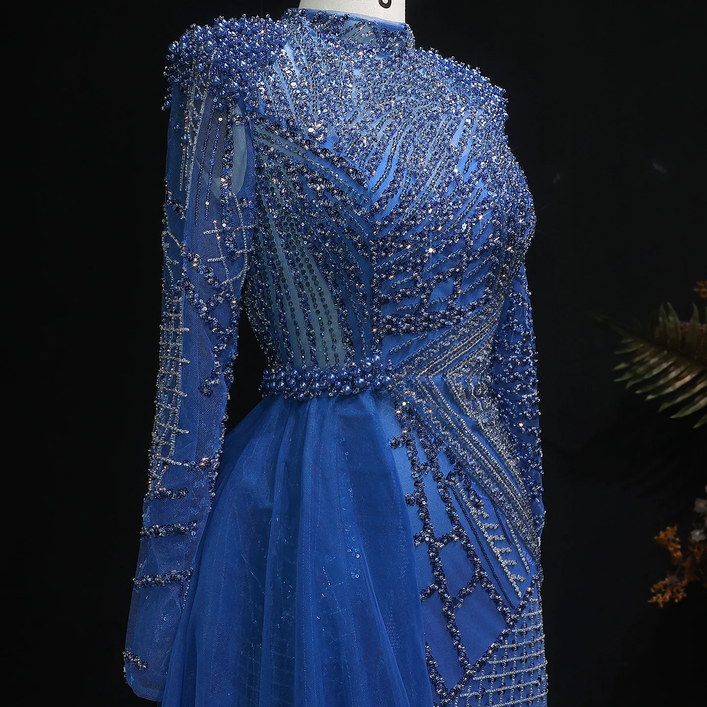 Sharon Said Luxuriöses Perlenbesetztes Staubrosafarbenes Abendkleid mit Schlitz-Seitenrock, Damenkleid mit Langen Ärmeln für Hochzeitsfeier, SS064 Maßanfertigung – Detail 18