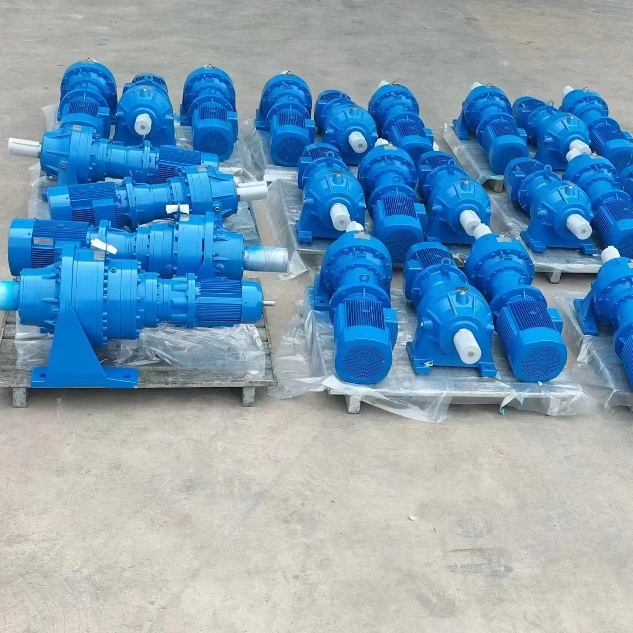 

Высокоточные планетарные редукторы серии P с вертикальным выходом, популярные мощные циклоидальные серворедукторы для ODM-производства