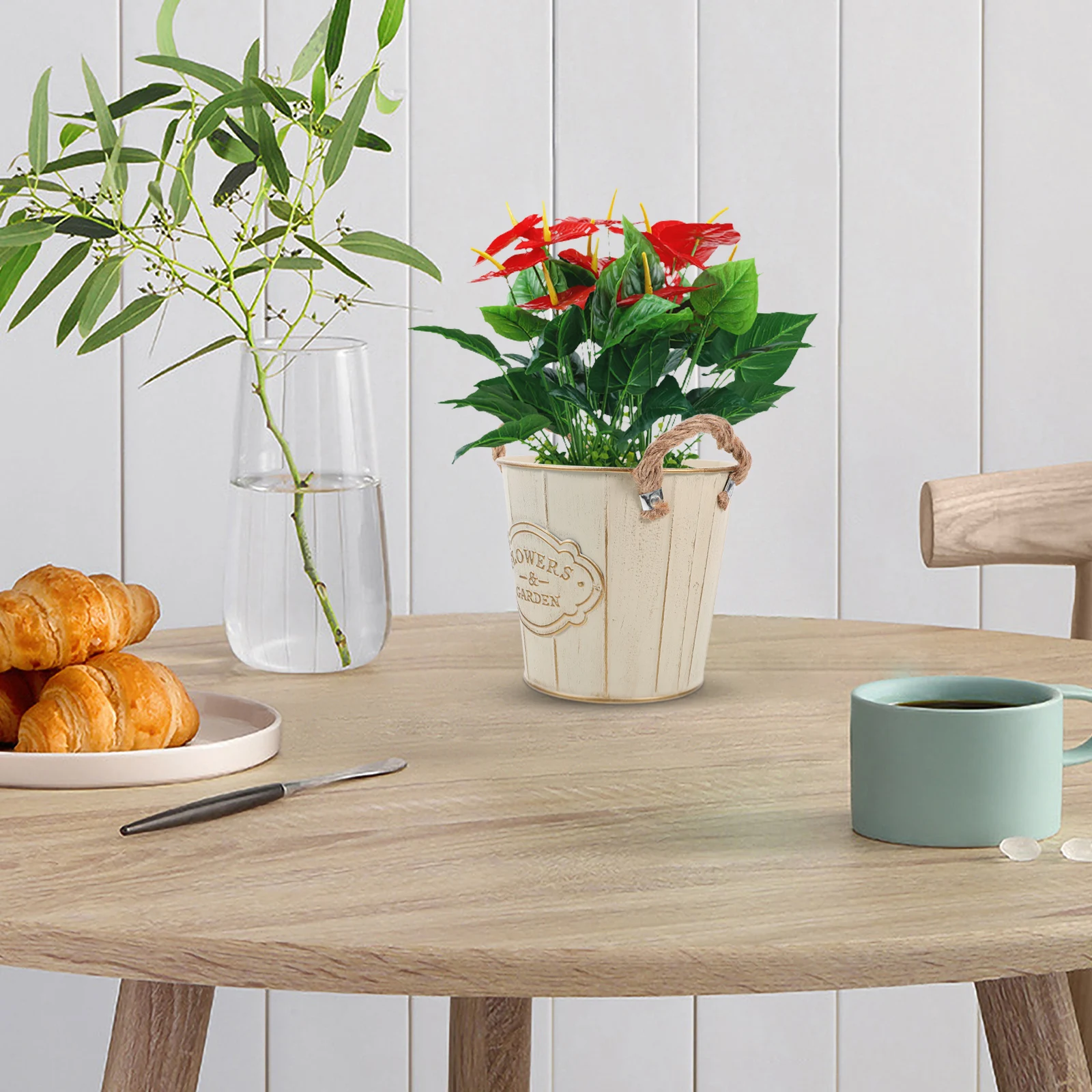 

Rustic Metal Flower Vase Vintage Iron Decorative Bucket Sturdy Handle Portable Home Office Bedroom Table Centerpiece for Fresh