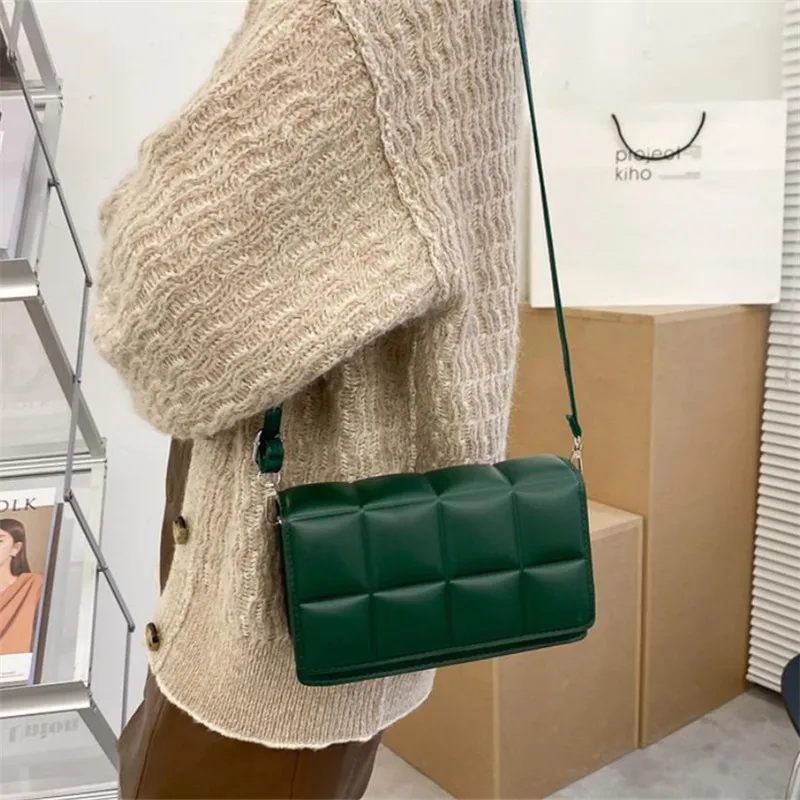 市松模様のエンボス加工クロスボディスモールスクエアバッグ、スタイリッシュなキルティングレディースバッグ文学シングルショルダーバッグ日常使用に最適