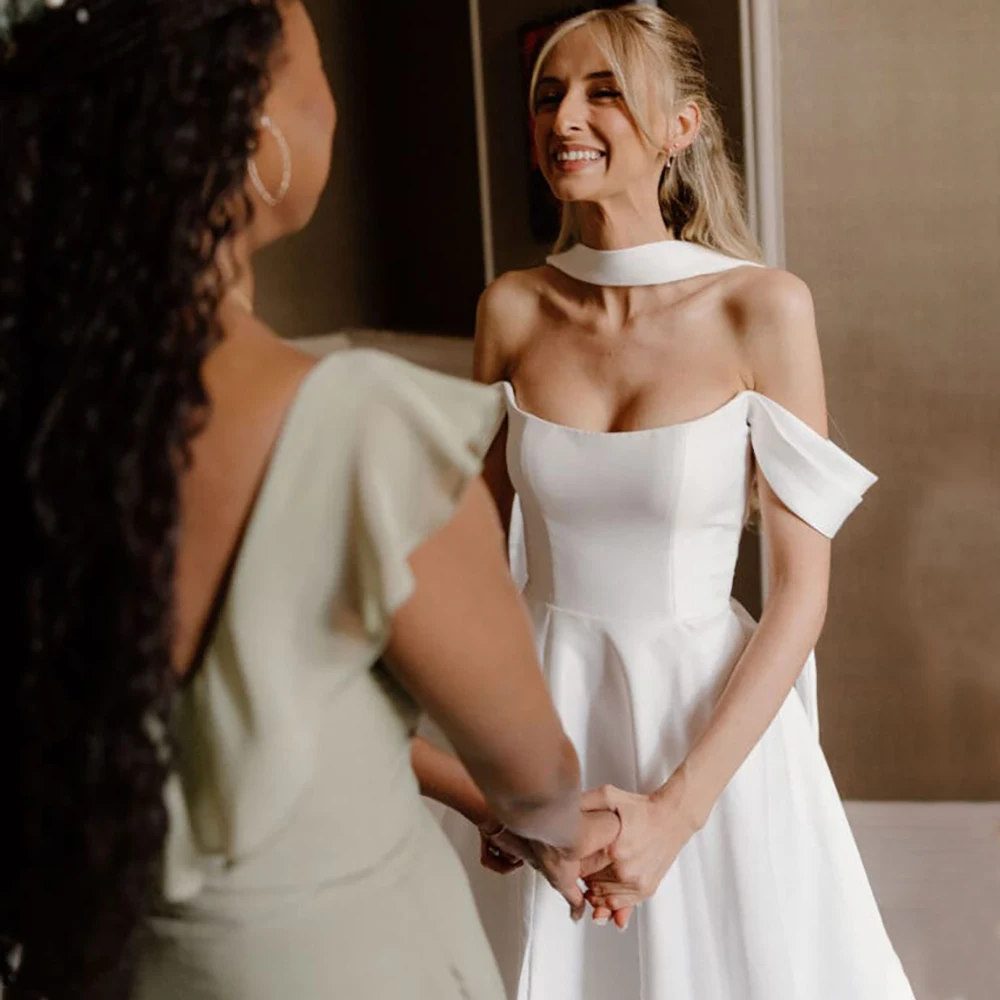 Ärmelloses, schulterfreies Brautkleid in A-Linie, maßgeschneidert, mit Reißverschluss, Übergröße, elegantes, schlichtes Hochzeitskleid aus elfenbeinfarbenem Satin mit Halstuch