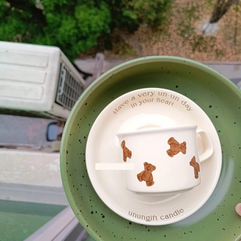 Plato de taza de café de cerámica con letras inglesas de oso de dibujos animados