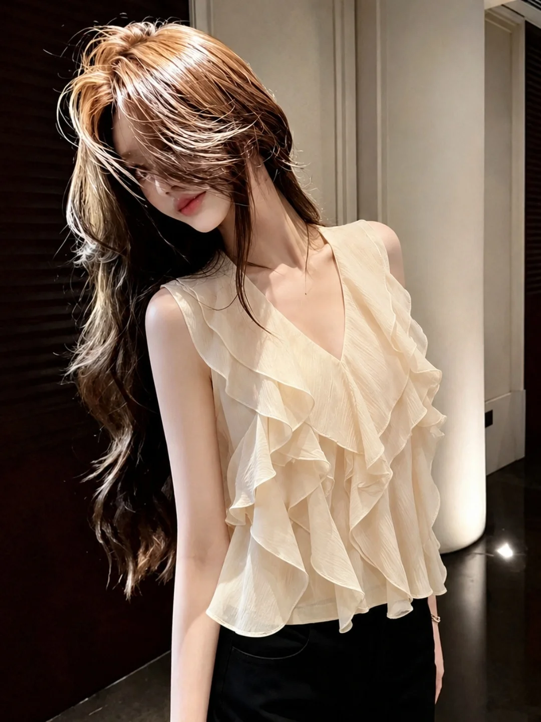 

Gentle Wind Unique V-Neck Sleeveless Vest Summer Design Sensation Versatile Women's Fashion Silk Top Korean Style Commute